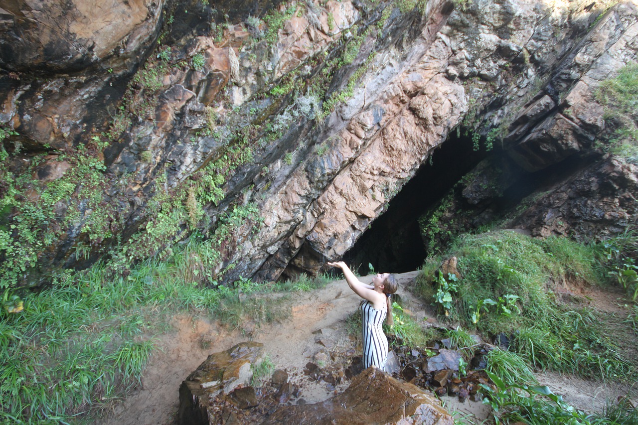 Les cavernes dans le Shandarisme